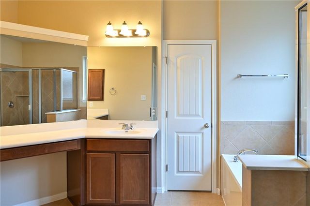 100 Lake Mineral Wells DR, Georgetown, TX 78628