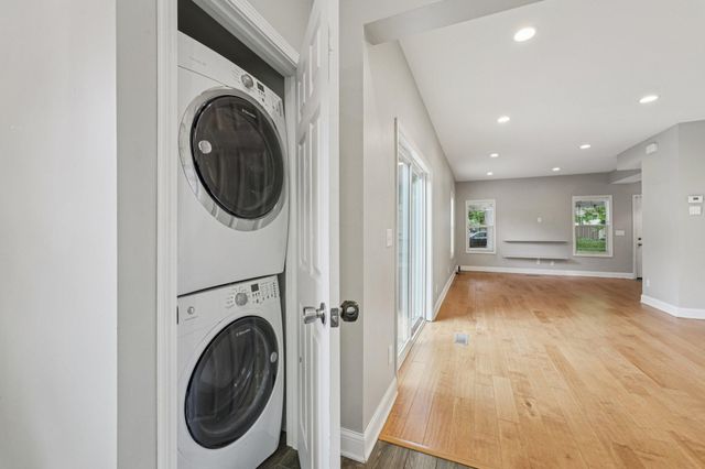 1094 Argyle Street, Saint Paul, MN 55103