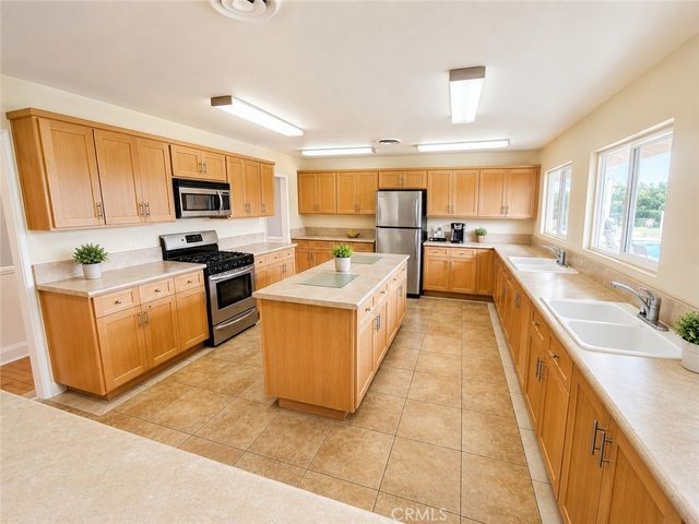 6241 Warner 228, Huntington Beach, CA 92647