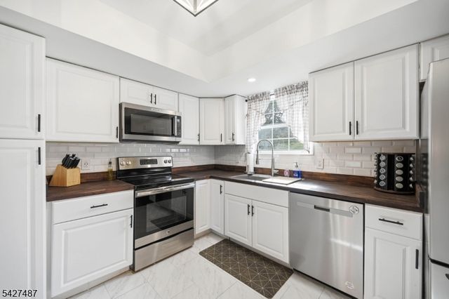 11 Davis Ter, Andover Twp., NJ 07860