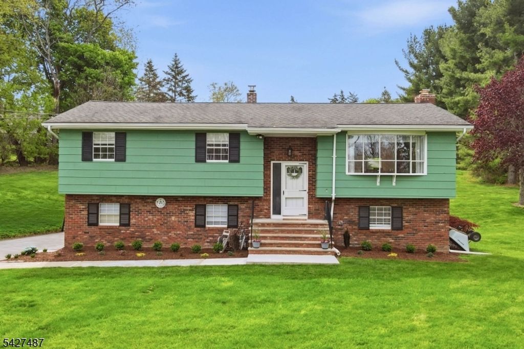 11 Davis Ter, Andover Twp., NJ 07860