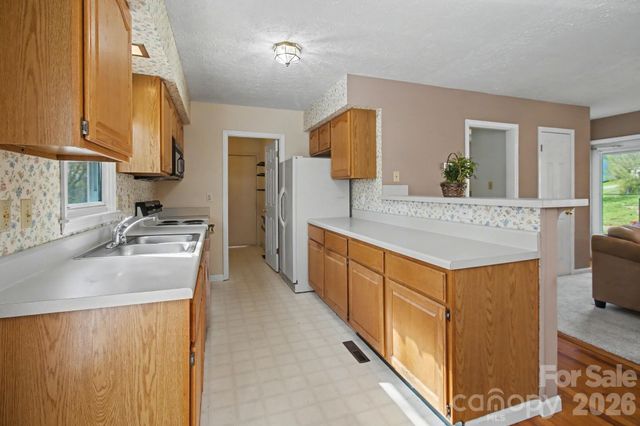 21 Sydney Lane, Asheville, NC 28806