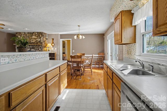21 Sydney Lane, Asheville, NC 28806