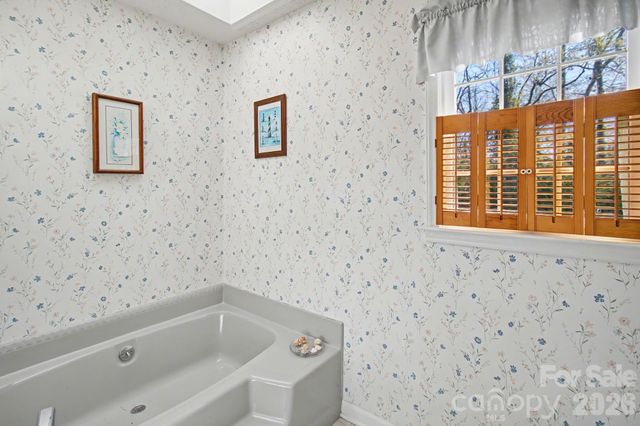 21 Sydney Lane, Asheville, NC 28806