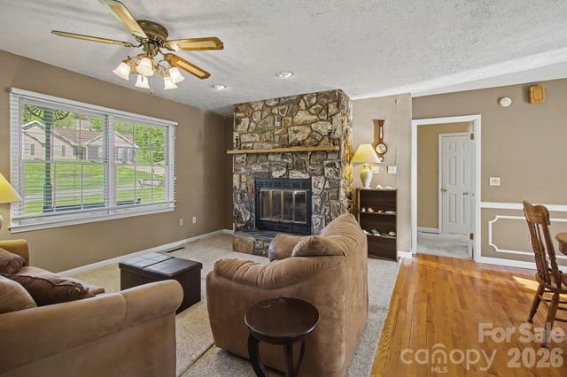 21 Sydney Lane, Asheville, NC 28806