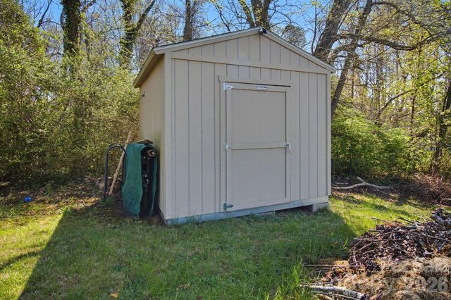 21 Sydney Lane, Asheville, NC 28806