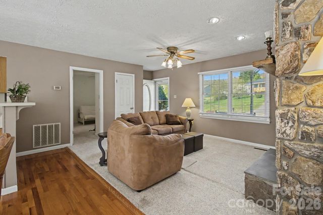 21 Sydney Lane, Asheville, NC 28806
