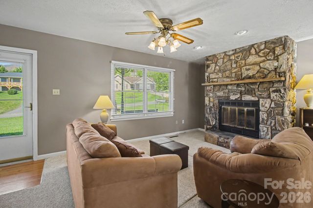 21 Sydney Lane, Asheville, NC 28806