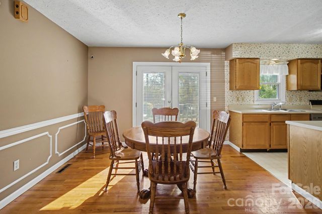 21 Sydney Lane, Asheville, NC 28806
