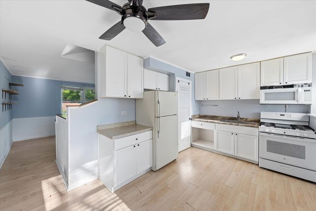 440 East Avenue, La Grange, IL 60525