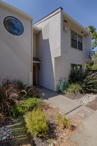 4027 Hollow Wood Ct, Carmichael, CA 95608