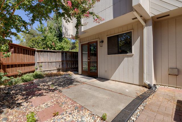 4027 Hollow Wood Ct, Carmichael, CA 95608