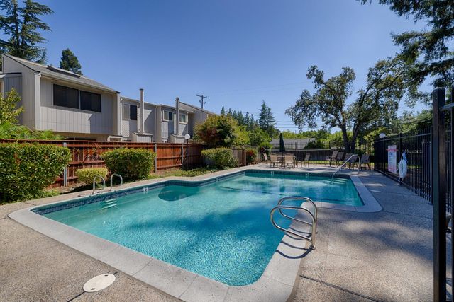 4027 Hollow Wood Ct, Carmichael, CA 95608