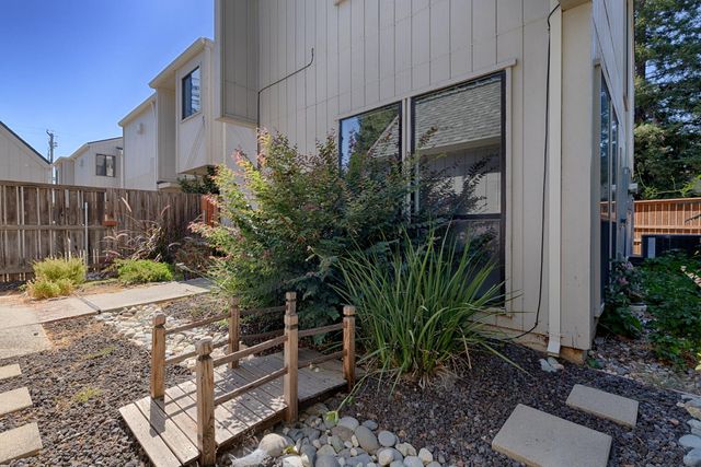 4027 Hollow Wood Ct, Carmichael, CA 95608