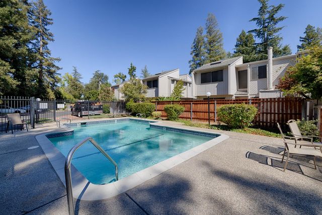 4027 Hollow Wood Ct, Carmichael, CA 95608