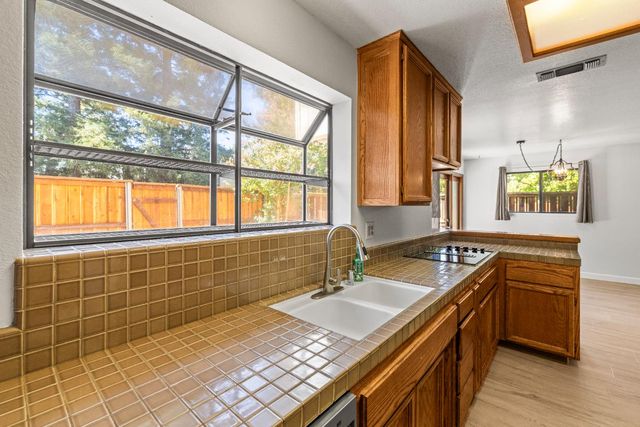 4027 Hollow Wood Ct, Carmichael, CA 95608