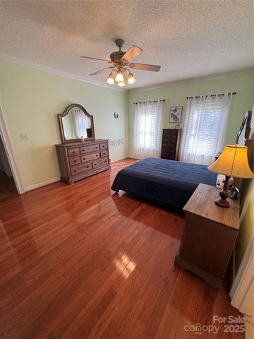 2911 Weatherfield Drive, Lincolnton, NC 28092