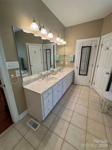 2911 Weatherfield Drive, Lincolnton, NC 28092