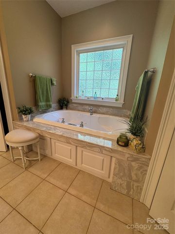 2911 Weatherfield Drive, Lincolnton, NC 28092