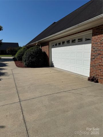 2911 Weatherfield Drive, Lincolnton, NC 28092