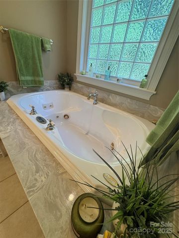 2911 Weatherfield Drive, Lincolnton, NC 28092