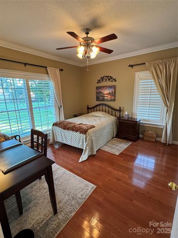 2911 Weatherfield Drive, Lincolnton, NC 28092