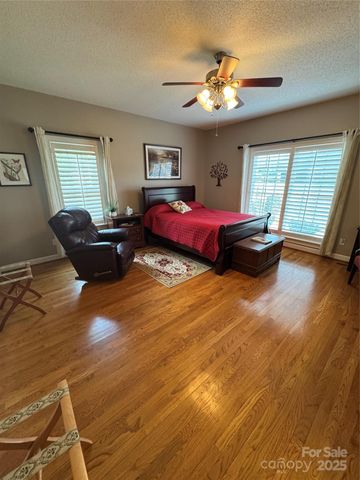 2911 Weatherfield Drive, Lincolnton, NC 28092