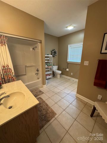 2911 Weatherfield Drive, Lincolnton, NC 28092