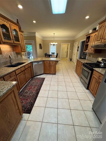 2911 Weatherfield Drive, Lincolnton, NC 28092