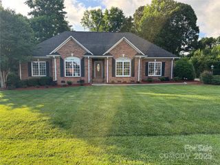 2911 Weatherfield Drive, Lincolnton, NC 28092
