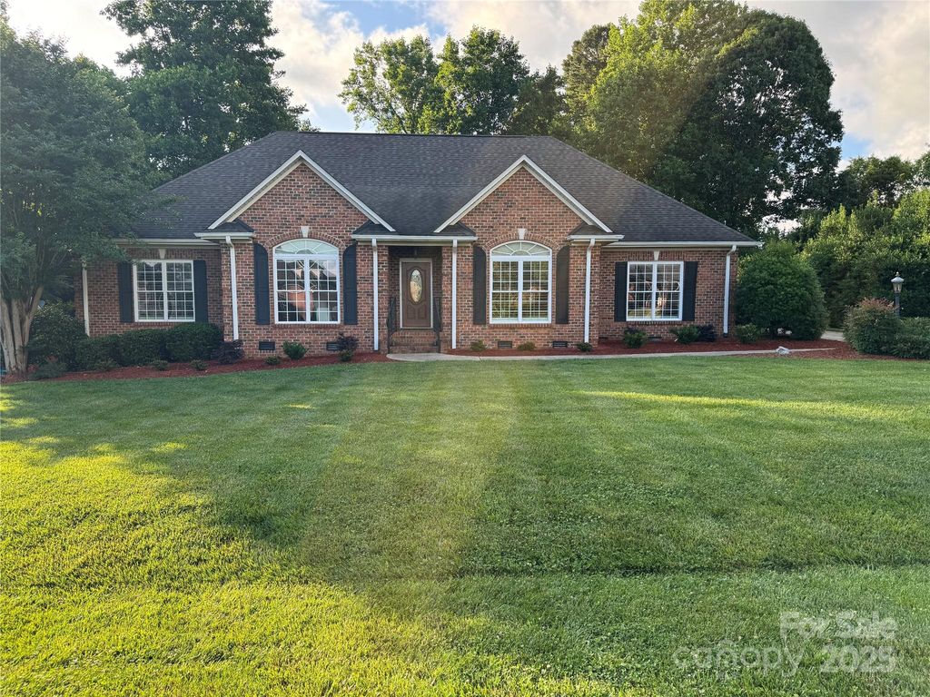 2911 Weatherfield Drive, Lincolnton, NC 28092