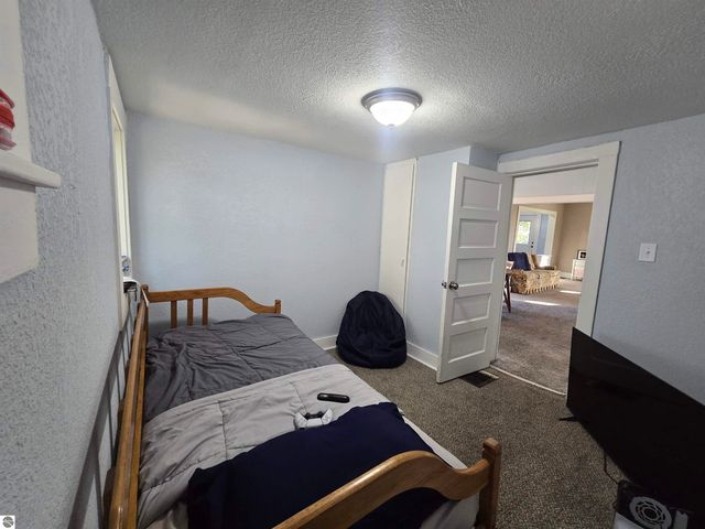 313 Holbrook, Cadillac, MI 49601