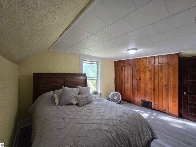 313 Holbrook, Cadillac, MI 49601