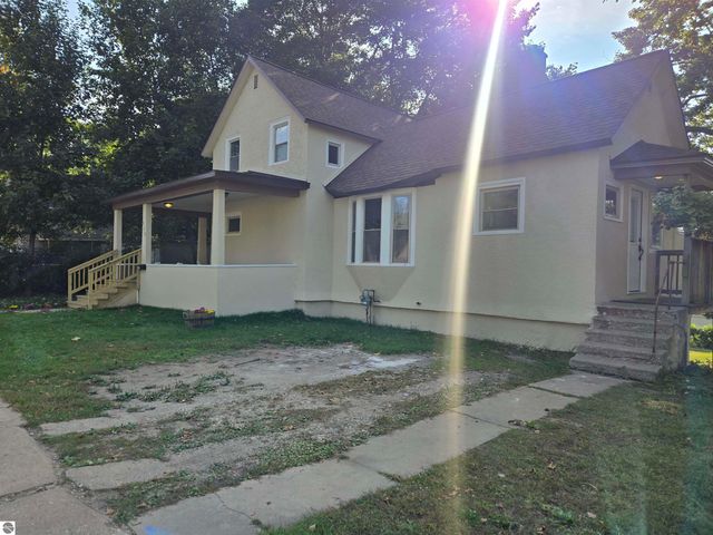 313 Holbrook, Cadillac, MI 49601