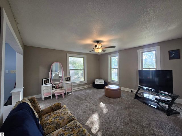 313 Holbrook, Cadillac, MI 49601