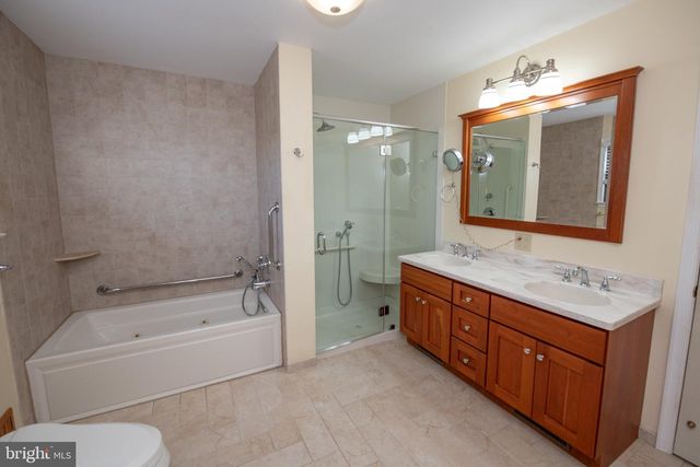 77 HAMPTON DR, Churchville, PA 18966