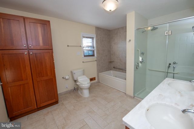 77 HAMPTON DR, Churchville, PA 18966