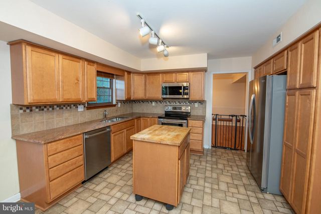 77 HAMPTON DR, Churchville, PA 18966