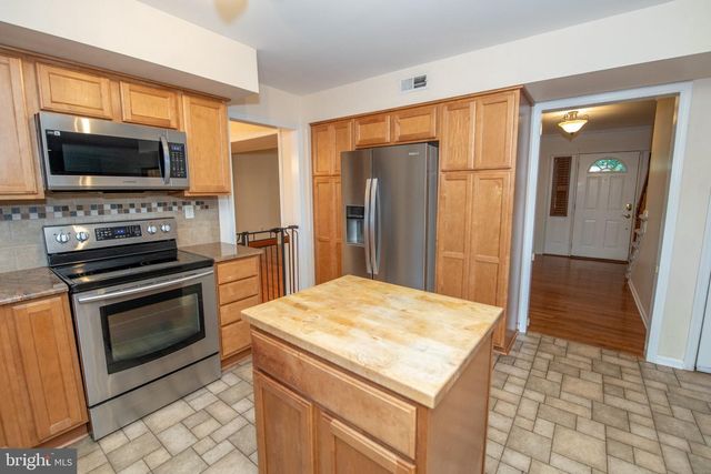 77 HAMPTON DR, Churchville, PA 18966