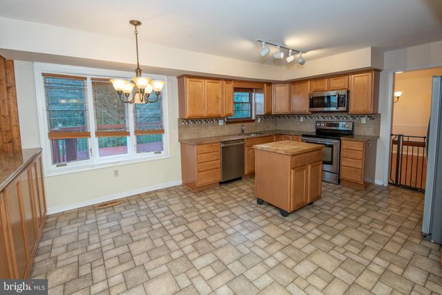 77 HAMPTON DR, Churchville, PA 18966