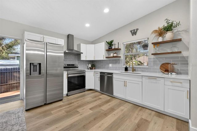 1909 E HENRY AVENUE, Tampa, FL 33610