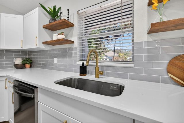 1909 E HENRY AVENUE, Tampa, FL 33610