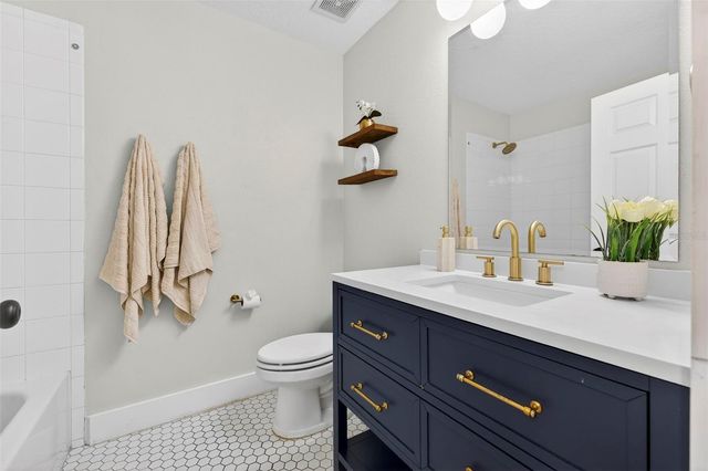 1909 E HENRY AVENUE, Tampa, FL 33610