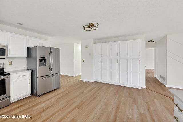 225 Appomattox Rd, Louisville, KY 40214