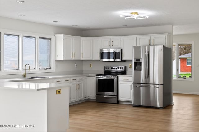 225 Appomattox Rd, Louisville, KY 40214