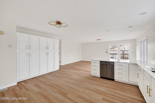 225 Appomattox Rd, Louisville, KY 40214