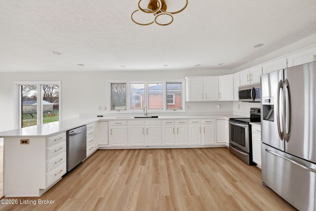 225 Appomattox Rd, Louisville, KY 40214