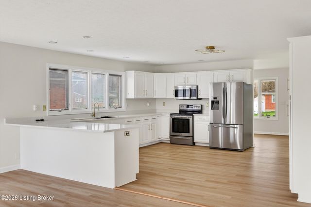 225 Appomattox Rd, Louisville, KY 40214