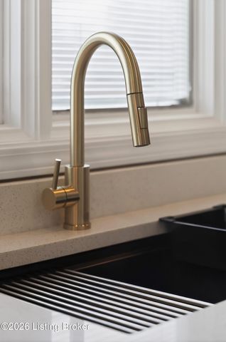 225 Appomattox Rd, Louisville, KY 40214