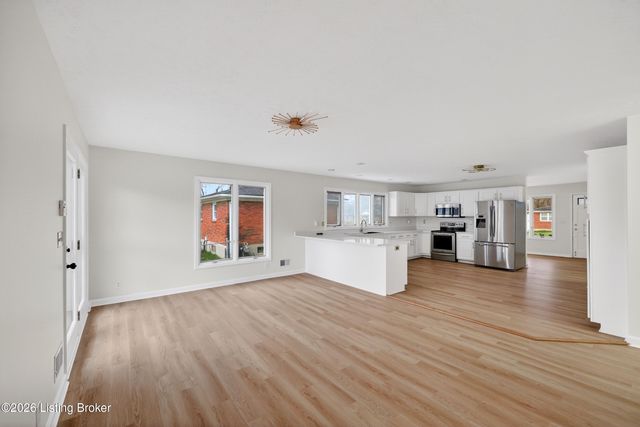 225 Appomattox Rd, Louisville, KY 40214